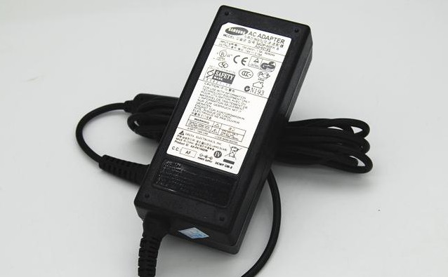 注意事項1：充滿電后拔掉電源！